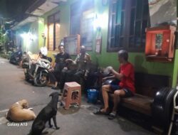 Bhabinkamtibmas Kelurahan Gambir Ajak Warga Satkamling Jaga Keamanan dan Kewaspadaan Lingkungan