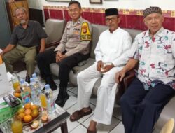 Dekatkan Diri dengan Tomas dan Warga, Polisi Sampaikan Imbauan di RT 10/17 Kebon Melati