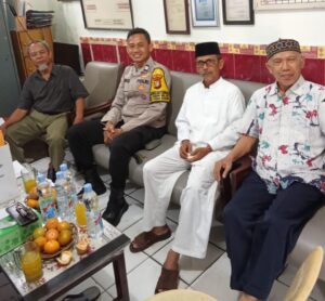Dekatkan Diri dengan Tomas dan Warga, Polisi Sampaikan Imbauan di RT 10/17 Kebon Melati