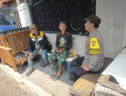 Hadir di Wilayah, Bhabinkamtibmas Galur Sapa dan Imbau Warga Ciptakan Lingkungan Aman