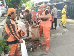 Grebek Lumpur di Johar Baru, Sinergi Warga dan Aparat Wujudkan Lingkungan Bersih dan Sehat