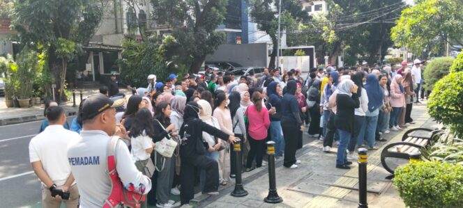 
					Latihan Tanggap Darurat di RS JEC Menteng, Polisi Kawal Simulasi Evakuasi Kebakaran