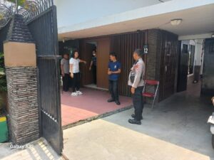Polsek Metro Gambir Amankan Ibadah Minggu di Gereja Persekutuan Batu Tulis, Wujud Nyata Pelayanan dan Kehadiran Polisi di Tengah Masyarakat