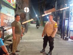 Bhabinkamtibmas Kebon Kelapa Ajak Warga Pos Kamling RW 03 Aktif Jaga Keamanan Lingkungan