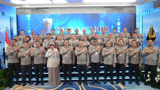 
					Biro SDM Polda Metro Jaya Meraih Penghargaan “SDM Awards 2025” atas Kategori Video Terbaik Membangun Kesehatan Mental