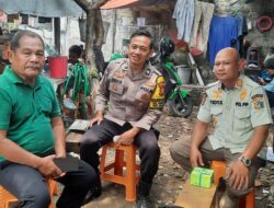 Bhabinkamtibmas Kebon Melati Sambangi Tomas RT 10/05 Imbau Warga Agar Jauhi Pinjol dan Judol