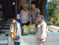 Bhabinkamtibmas Kebon Kacang Gelar Gerakan Pangan Murah di Pos RW 01
