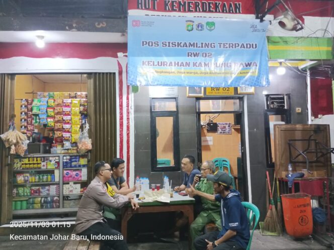 
					Deteksi Dini Gangguan Kamtibmas, Bhabinkamtibmas Kampung Rawa Kunjungi Pos Siskamling