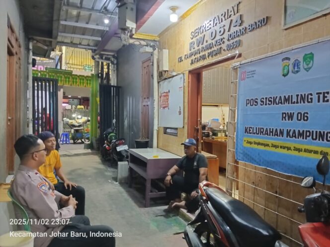 
					Bhabinkamtibmas Kampung Rawa Sambangi Pos Satkamling RW 06, Warga Diajak Tingkatkan Kewaspadaan
