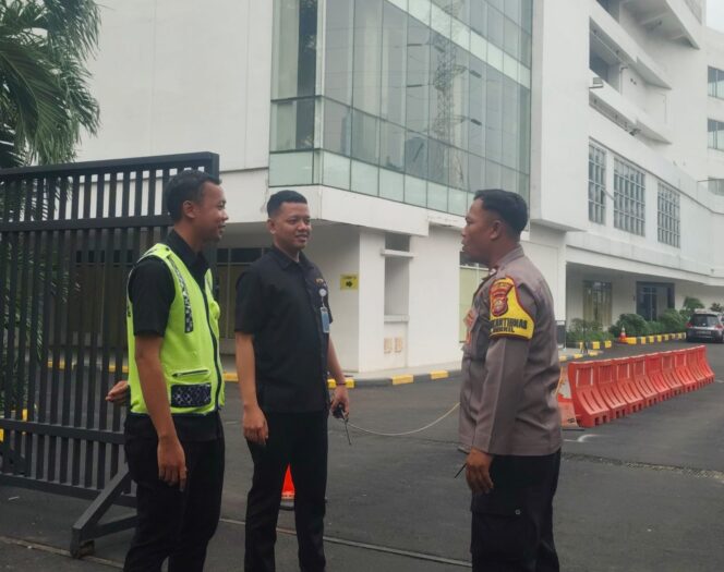
					Bhabinkamtibmas Benhil Sambangi Petugas Keamanan di Gedung T Plaza, Sampaikan Pesan Kamtibmas
