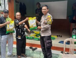 Bhabinkamtibmas Kebon Melati Sambangi RW 03 Sampaikan Imbauan, Warga Antusias Beli Beras SPHP