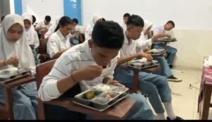 Para Guru dan Siswa Apresiasi Kualitas Penyaluran MBG Dari SPPG Polda Maluku