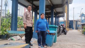 Polisi Pantau Pintu Air Kali Item, Seluruh Pompa Siaga di Kemayoran