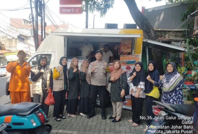 
					Bhabinkamtibmas Galur Monitor Bazar Murah PT. DJawara, Pastikan Keamanan dan Stabilitas Harga Pangan