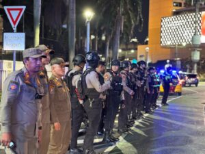 Sapa Warga di Bundaran HI, Polisi Patroli Malam Ciptakan Rasa Aman