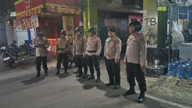 
					Patroli Cipta Kondisi Polsek Johar Baru Antisipasi Guantibmas, Warga dan Remaja Tetap Aman