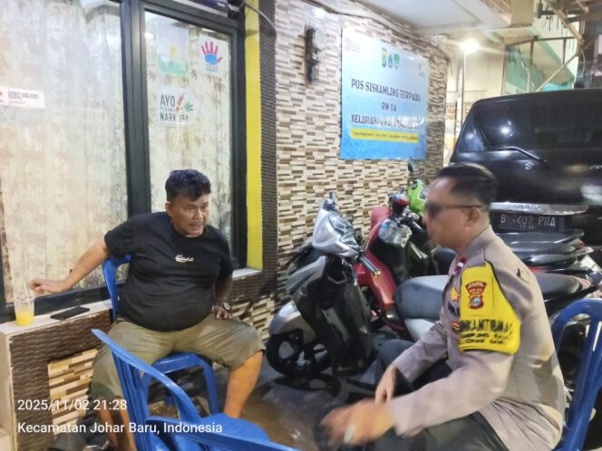 
					Wujudkan Wilayah Aman, Bhabinkamtibmas Kampung Rawa Sambang Poskamling RW 04