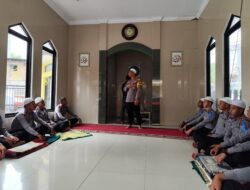 Siswa Latja Polri Perkuat Disiplin dan Religiusitas Lewat Sholat Berjamaah di Polsek Johar Baru