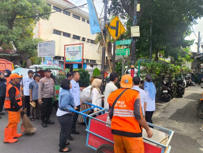 
					Aksi Rabu Tertib Galur: Dari Penertiban Lingkungan Menuju Budaya Tertib dan Aman