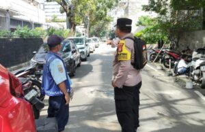Bhabinkamtibmas Gondangdia Himbau Jukir Waspada Aksi Pecah Kaca di Kawasan Bliton Menteng