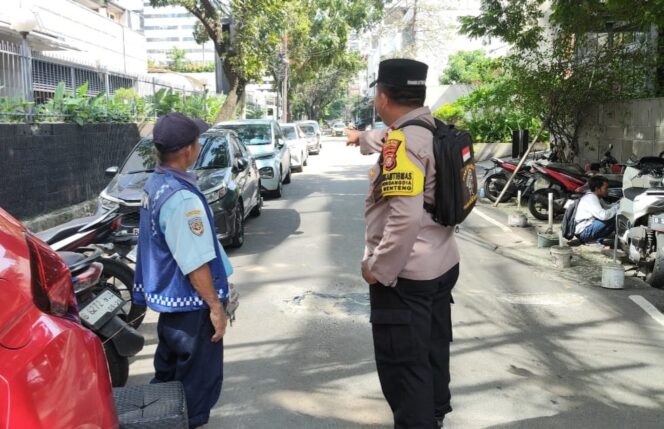
					Bhabinkamtibmas Gondangdia Himbau Jukir Waspada Aksi Pecah Kaca di Kawasan Bliton Menteng