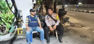 Polisi Sambangi Poskamling Asrama Polri, Tingkatkan Kesiapsiagaan Warga di Malam Hari