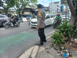 Bhabinkamtibmas Kebon Kacang Gatur Lalin Pagi dan Antisipasi Kejahatan Jalanan di Jalan Kebon Kacang Raya
