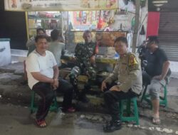 Bhabinkamtibmas dan Babinsa Kebon Kacang Sambangi Satkamling RW 08 Antisipasi Kejahatan Malam Hari