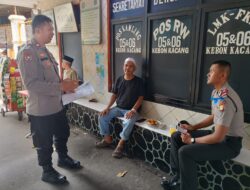 Bhabinkamtibmas Kebon Kacang Bersama Siswa Latja Saling Koordinasi Dengan Ketua RT 05/06 Memastikan Wilayah Kondusif