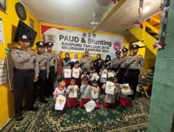 Bhabinkamtibmas Kampung Bali Memberikan Bimbingan Kepada Siswa Latja Tentang Binluh Anak-Anak Paud Kejora
