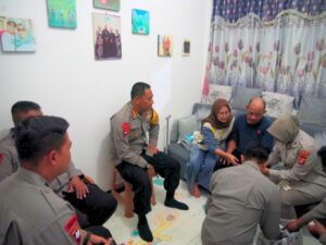 Brimob Polda Metro Jaya Laksanakan Anjangsana Anggota Sakit Menahun Sambut HUT ke-80 Korps Brimob Polri