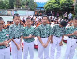 Siswa SD di Cipayung Ucapkan Terima Kasih ke Kapolda dan Kapolres, Dapat Hadiah Peralatan Sekolah