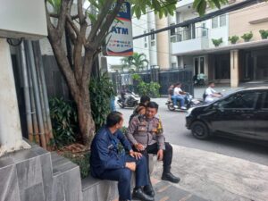 Polisi Sambangi Petugas Keamanan Hotel Picaso Sebagai Cooling System Sampaikan Imbauan Kamtibmas