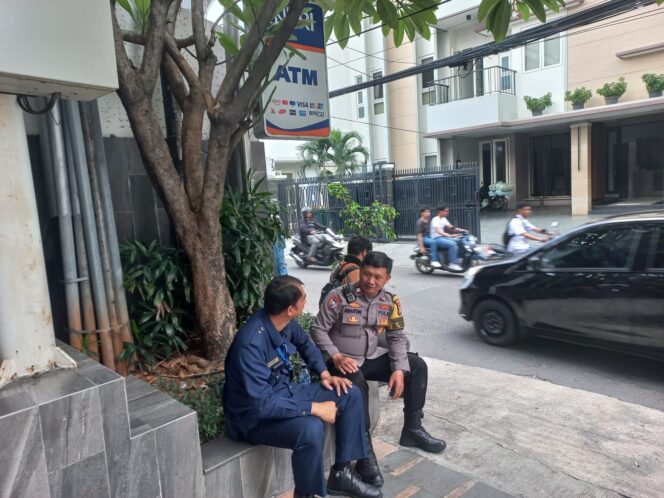 
					Polisi Sambangi Petugas Keamanan Hotel Picaso Sebagai Cooling System Sampaikan Imbauan Kamtibmas