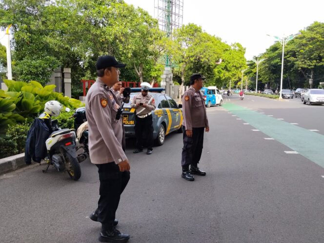 
					Patko 1052 dan Lalu Lintas Hadir Pagi Hari di Tengah Masyarakat Yang Beraktivitas, Wujudkan Lalin Tertib di TL. Karet Bivak