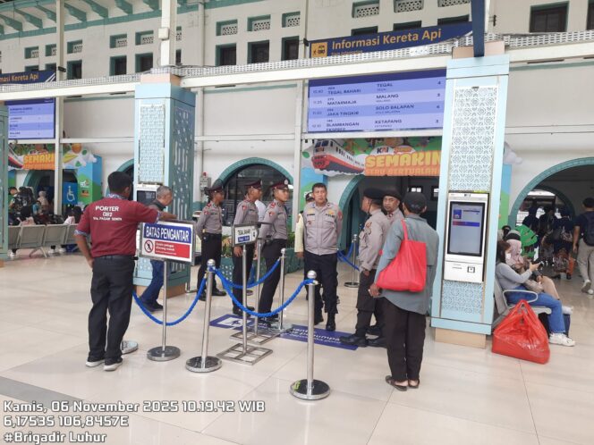 
					Polsek Senen dan Siswa Latja SPN PMJ Laksanakan Patroli Sambang Antisipasi Kejahatan Jalanan