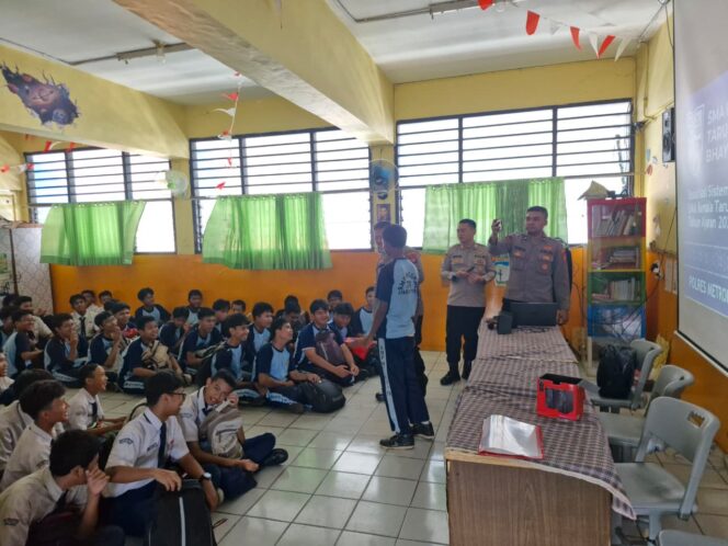 
					Polri Dorong Pembinaan Generasi Muda Lewat Sosialisasi SMA Taruna Kemala Bhayangkara di Sekolah