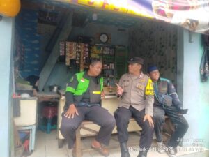 Bersama Ojol dan Warga, Bhabinkamtibmas Galur Perkuat Sistem Keamanan Lingkungan
