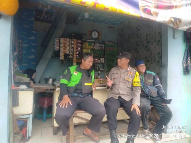 
					Bersama Ojol dan Warga, Bhabinkamtibmas Galur Perkuat Sistem Keamanan Lingkungan
