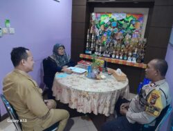 Bhabinkamtibmas Gambir Lakukan Sambang ke SMPN 60, Bahas Rencana Sosialisasi SMA Kemala Taruna Bhayangkara
