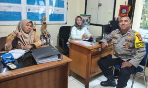 Bhabinkamtibmas Gandeng Jumantik, Dukung Program “Emak Jaga Jakarta” Untuk Sehatkan Lingkungan Menteng