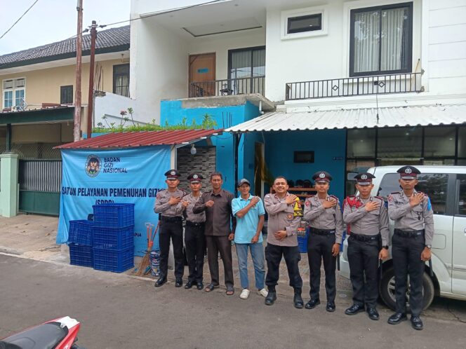 
					Bhabinkamtibmas Pegangsaan Bersama Siswa Latja Ajak SPPG MBG Wujudkan Lingkungan Bersih Dan Higienis