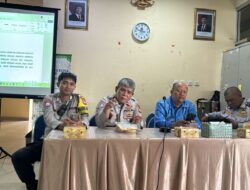 Bhabinkamtibmas Petojo Selatan Hadiri Rapat Koordinasi Kelurahan, Perkuat Sinergi Antar Lembaga untuk Pelayanan Masyarakat