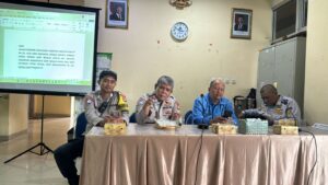 Bhabinkamtibmas Petojo Selatan Hadiri Rapat Koordinasi Kelurahan, Perkuat Sinergi Antar Lembaga untuk Pelayanan Masyarakat