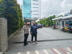 Bhabinkamtibmas Petojo Selatan Sambangi Gedung Graha Lestari, Antisipasi Unjuk Rasa dan Pastikan Situasi Aman Kondusif