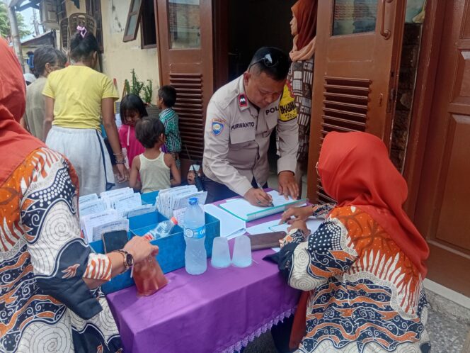 
					Bhabinkamtibmas Duri Pulo Sambangi Kegiatan Posyandu RW 12, Ajak Warga Peduli Kesehatan dan Keamanan Lingkungan