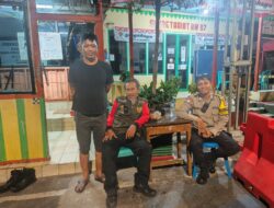 Bhabinkamtibmas Petojo Selatan Gelar Patroli Siskamling Bersama Warga RW 07, Wujudkan Lingkungan Aman dan Kondusif