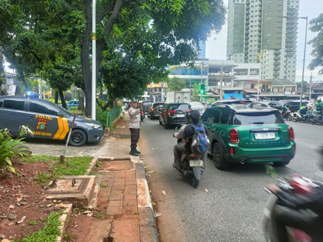 
					Cegah Kemacetan, Patko 1053 Polsek Metro Tanah Abang Gelar Gatur Lalin Pagi di TL. Pejompongan