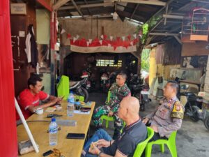 Wujudkan Lingkungan Aman, Bhabinkamtibmas dan Babinsa Sambangi Ketua RT 04/07 dan Warga Karet Tengsin