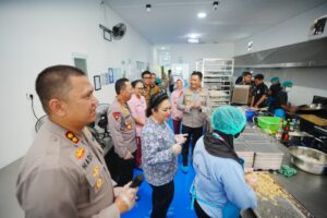 Titiek Soeharto Salut SPPG Polri Higienis, Bisa Jadi Contoh SPPG Se-Indonesia
